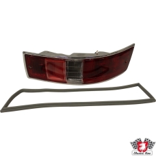 Tail light, US version, with housing and rubber seal, red/clear/red, right. Without E-mark